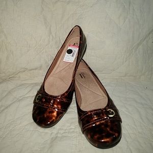 Clarks metallic tortoise shell flats